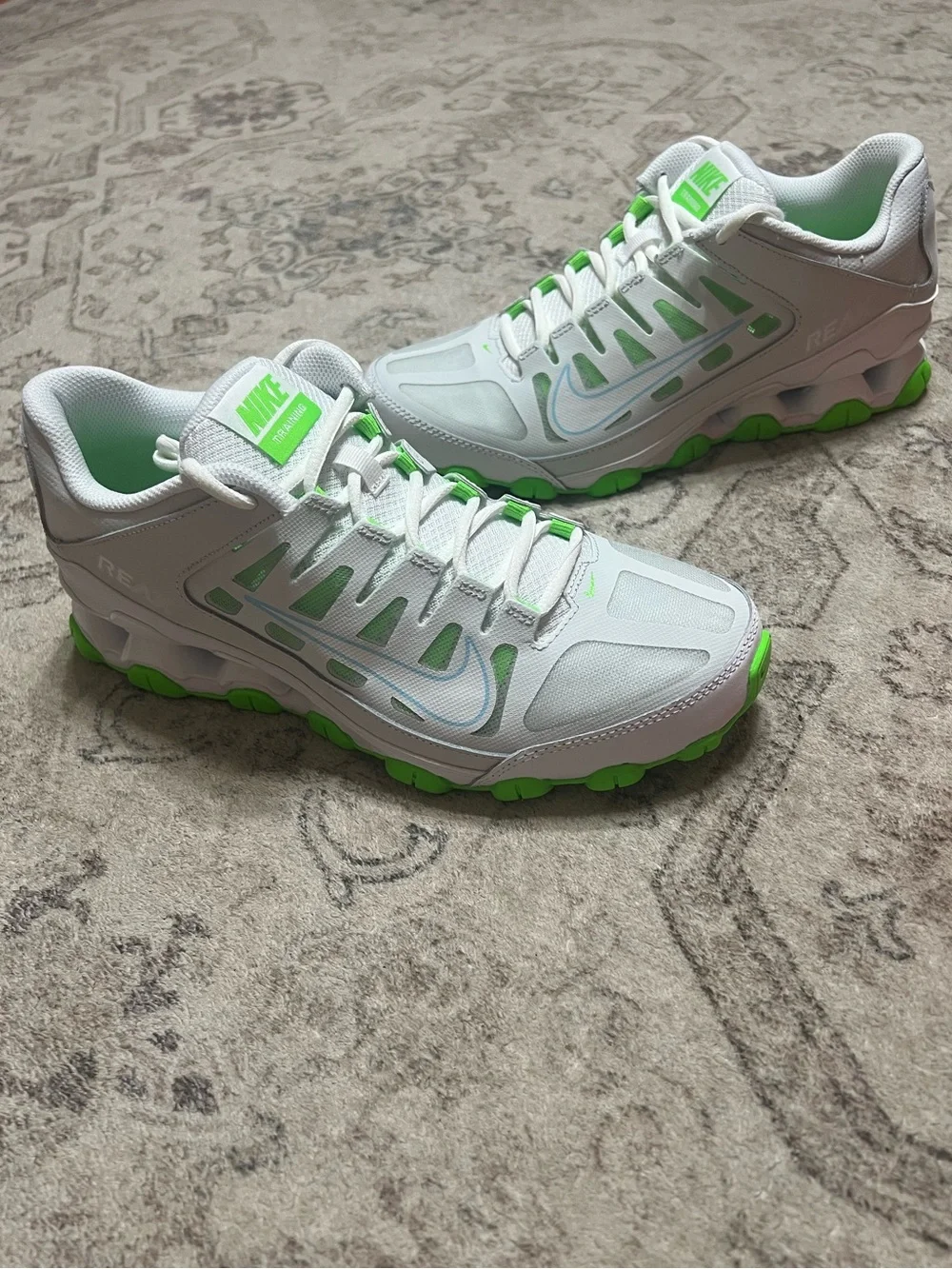 Nike Reax 8 TR workout shoes off white/green strike/glacier blue/white